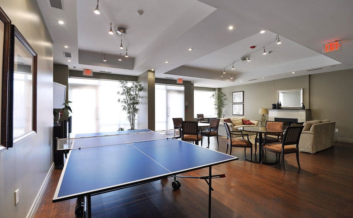 15-stafford-st-condos-wellington-on-the-park-condos-toronto-king-west-condos-toronto-condos-billiards-games-room-party-room-lounge