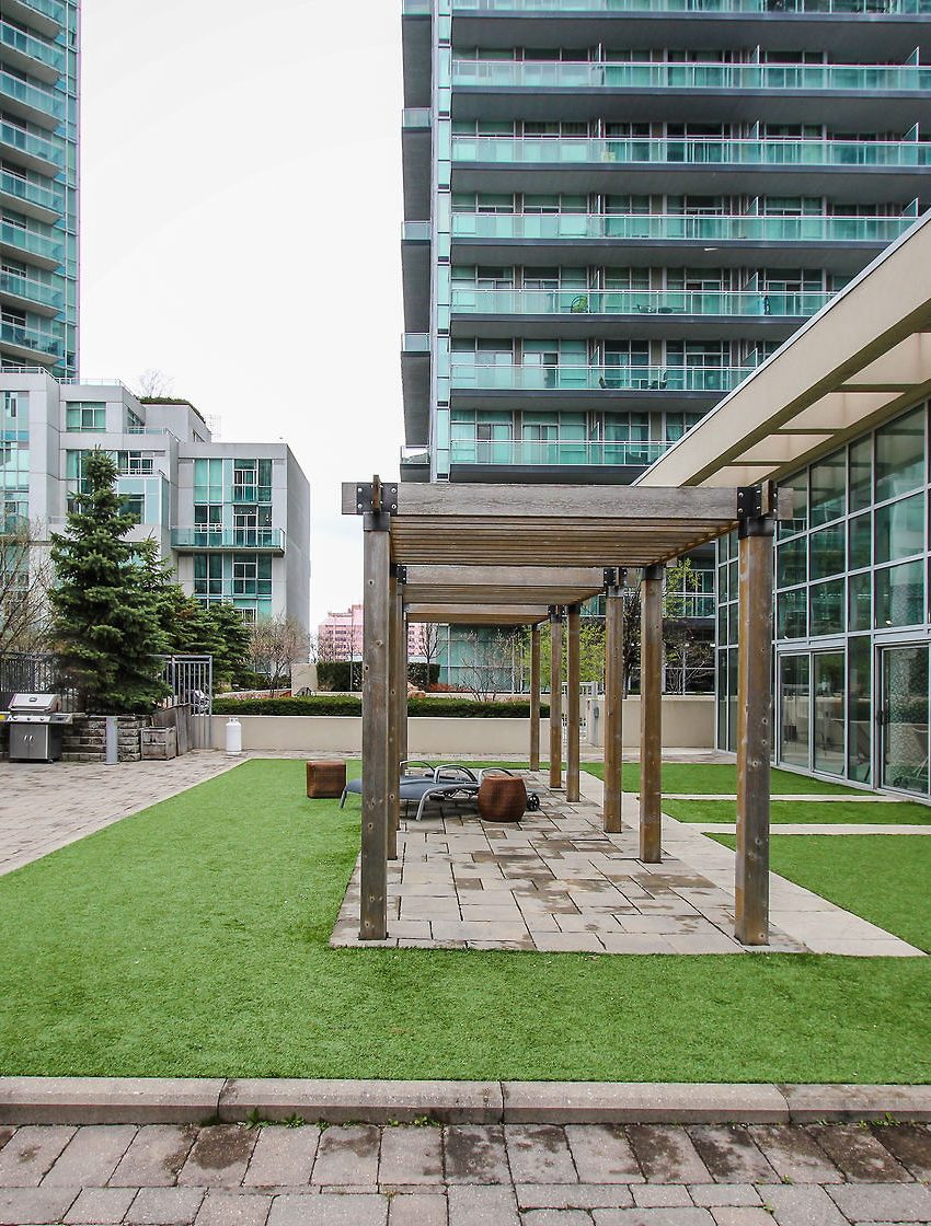 223-webb-dr-mississauga-onyx-condos-for-sale-amenities-green-space