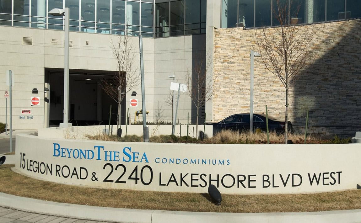 2240-lakeshore-blvd-w-toronto-beyond-the-sea-north-tower-condos-etobicoke-condos-parklawn-condos-front-entrance-courtyard