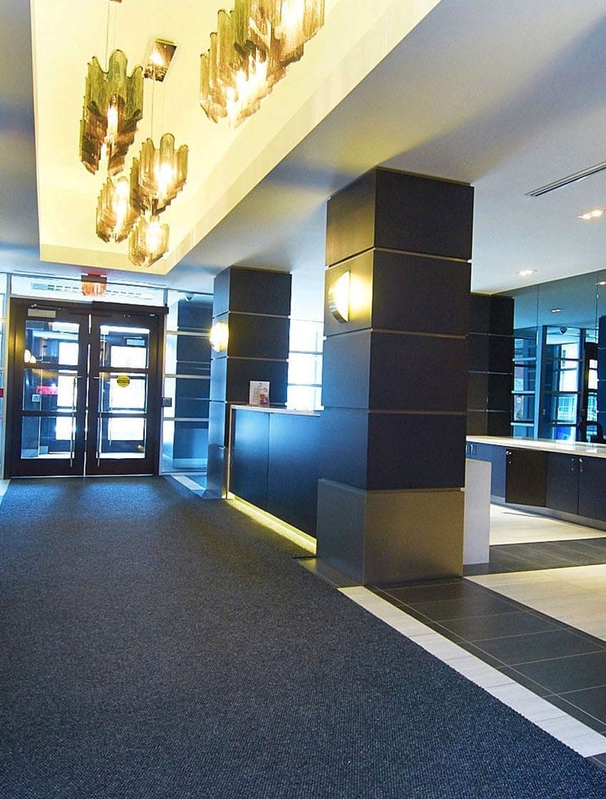399-adelaide-st-w-toronto-lofts-399-king-west-lofts-toronto-lofts-king-west-condos-reception-entrance-sitting-area-foyer-modern