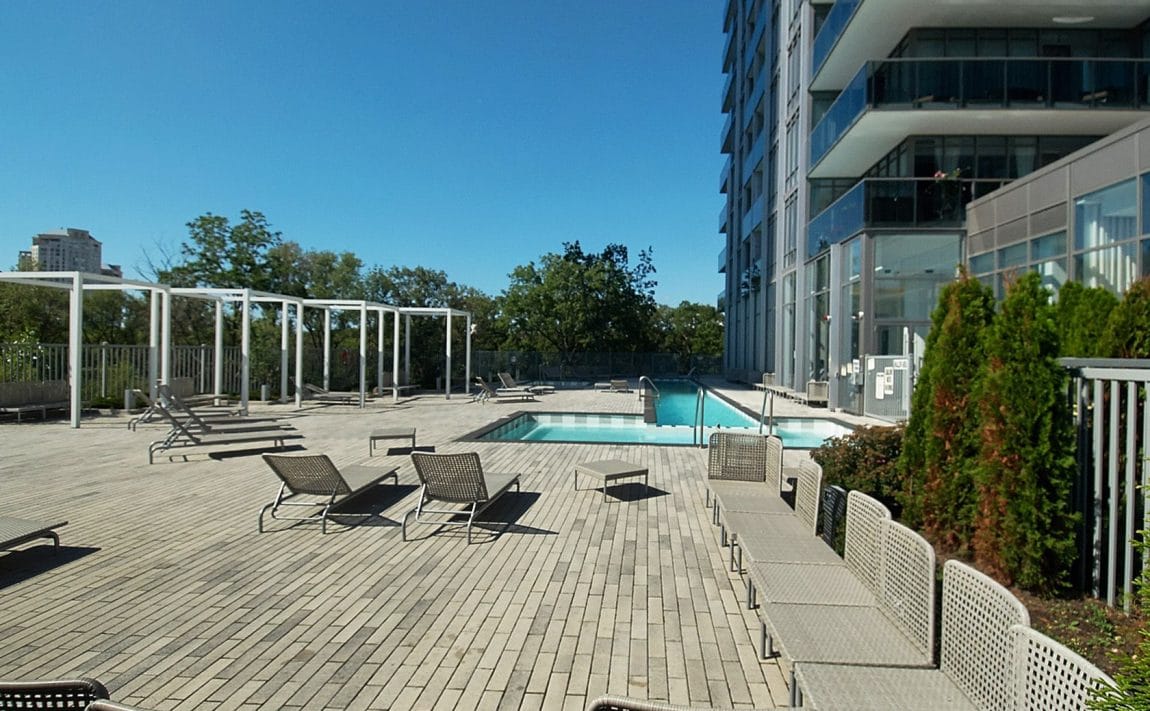90-park-lawn-rd-88-park-lawn-rd-south-beach-condos-and-lofts-amenities-jacuzzi-hot-tub-outdoor-swimming-pool