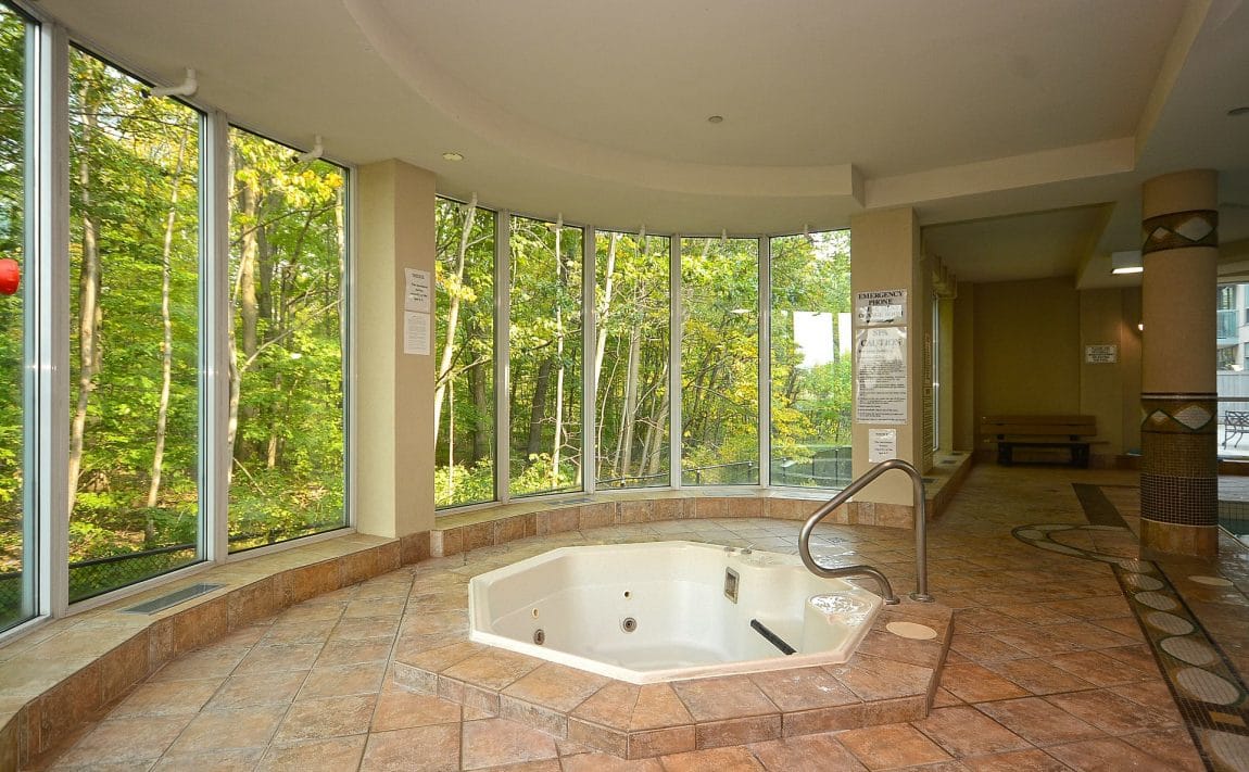 Parkway Place III - 2585 Erin Centre Blvd - Hot Tub