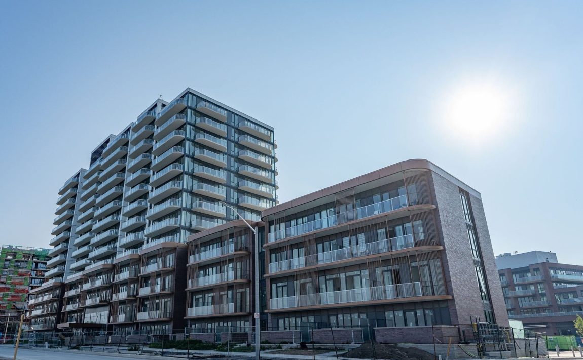 brightwater-ii-condos-220-missinnihe-way-mississauga-port-credit-for-sale