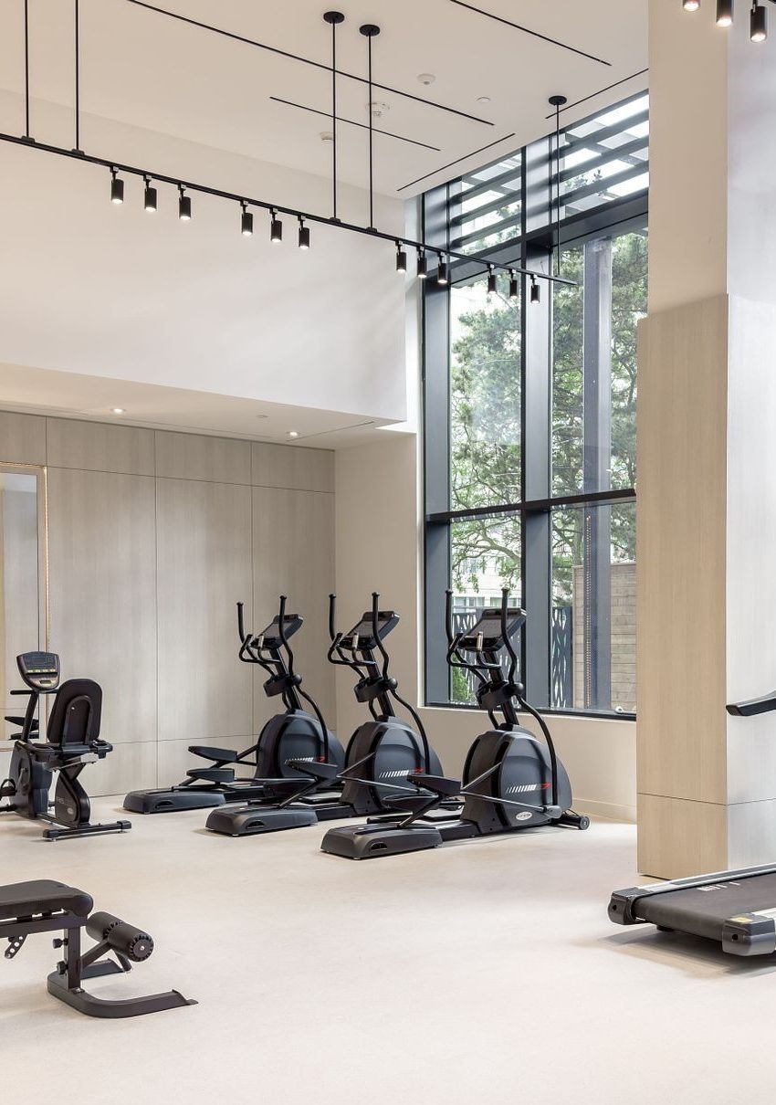 28-ann-st-mississauga-westport-condos-port-credit-amenities-gym