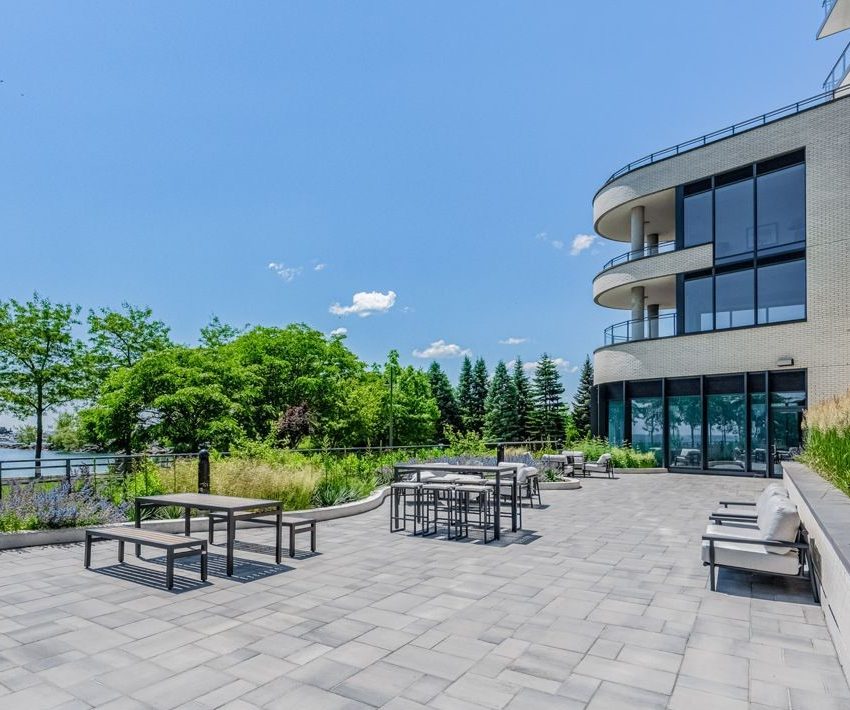 55-port-st-e-mississauga-condos-for-sale-amenities-outdoor-terrace