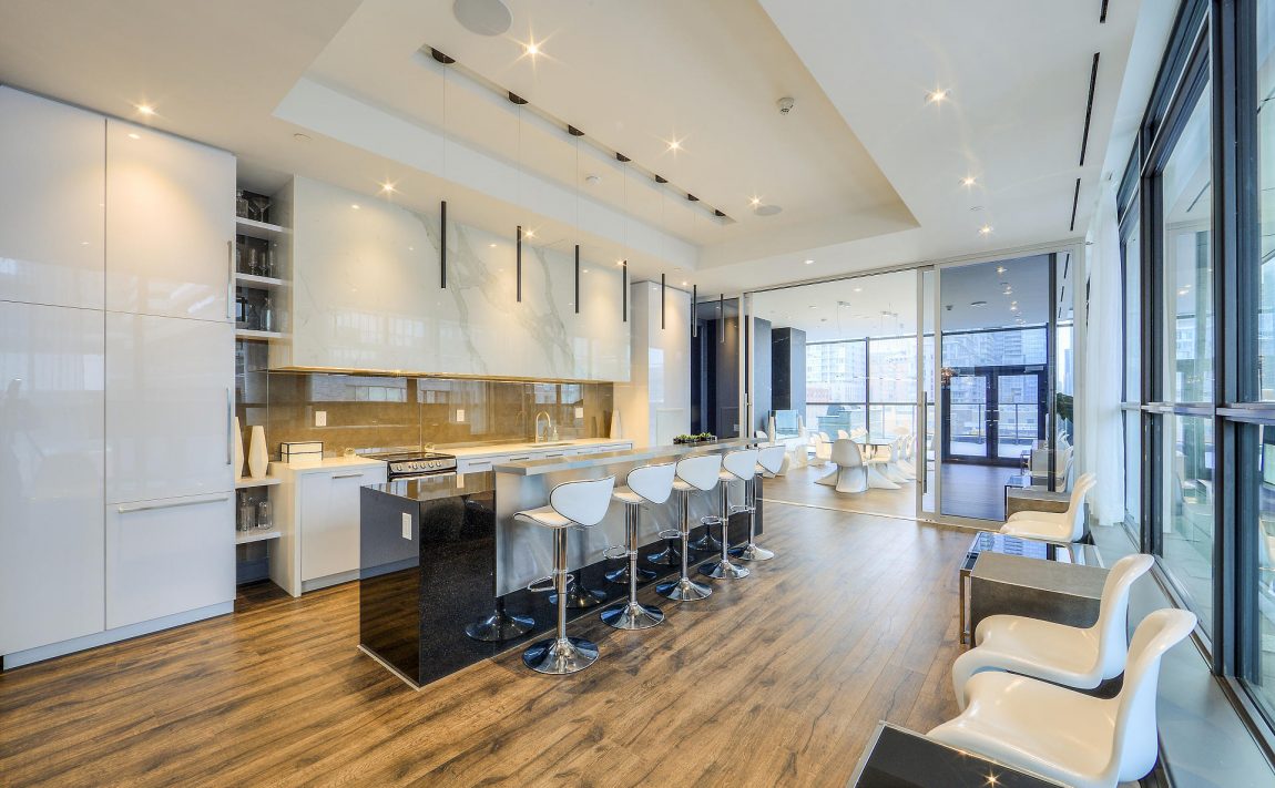 290-adelaide-st-w-toronto-bond-condos-for-sale-party-room-kitchen