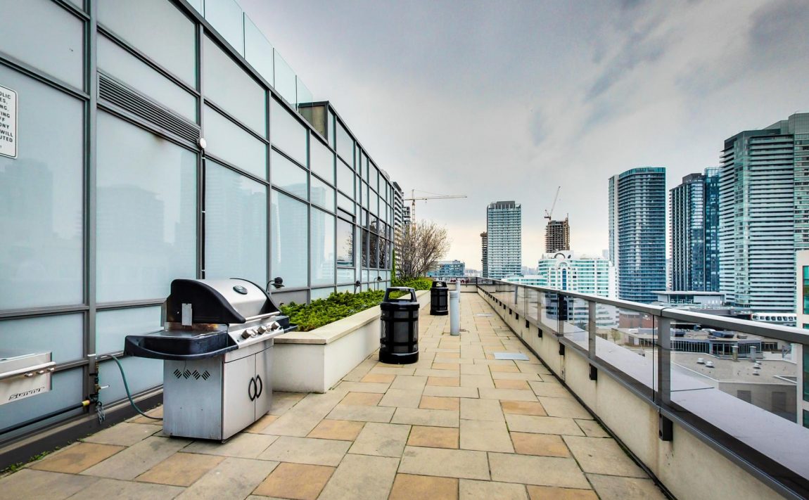 20-blue-jays-way-toronto-king-west-tridel-element-condos-rooftop-terrace-bbq