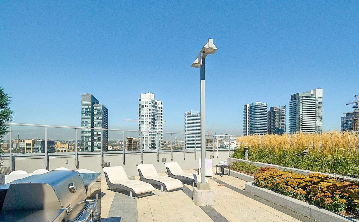 352-front-st-w-fly-condos-king-west-toronto-amenities-rooftop-terrace-bbq