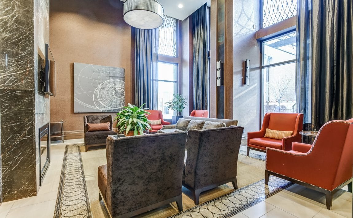385-prince-of-wales-dr-chicago-condo-square-one-foyer-concierge