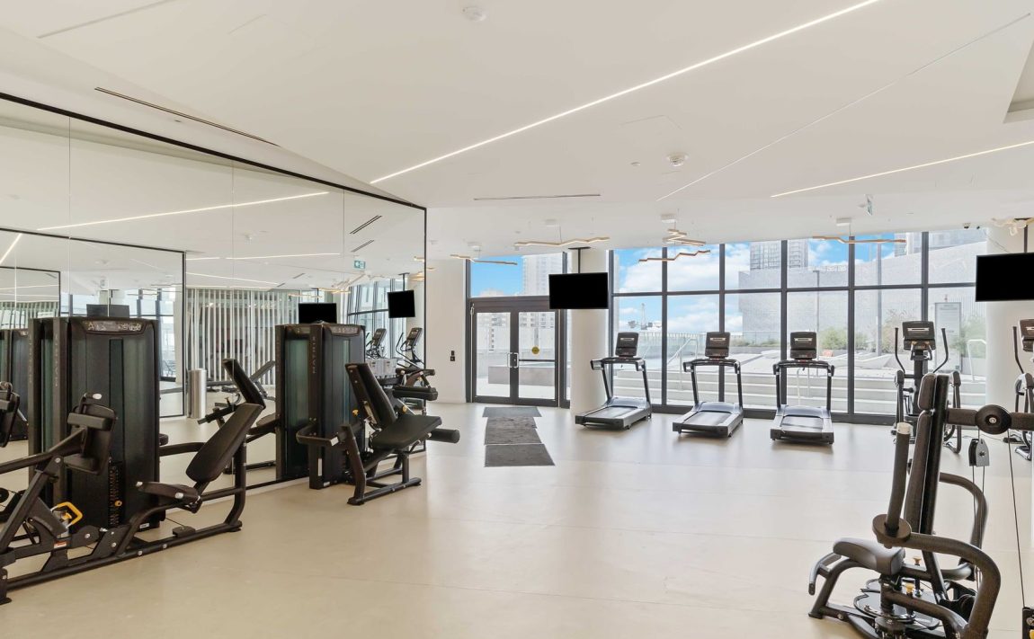 3900-confederation-pkwy-mississauga-m1-condos-gym-cardio