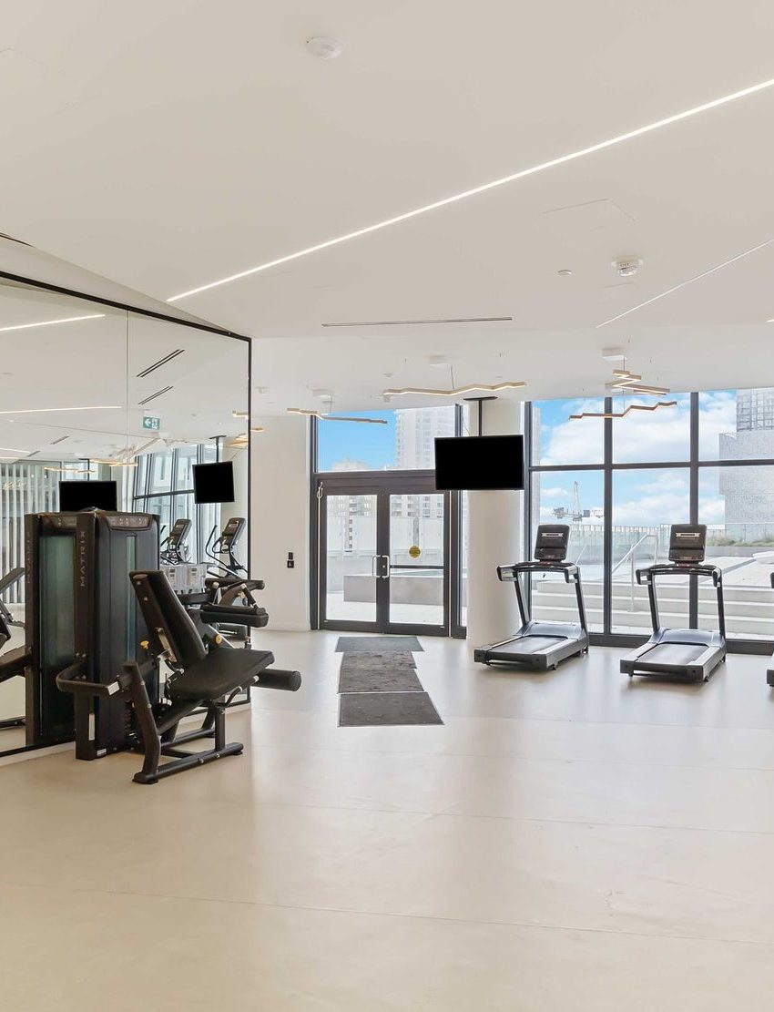 3900-confederation-pkwy-mississauga-m1-condos-gym-cardio