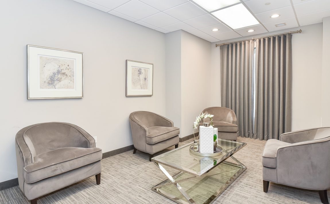 2486-old-bronte-rd-2490-old-bronte-rd-oakville-mint-condos-lounge-amenities