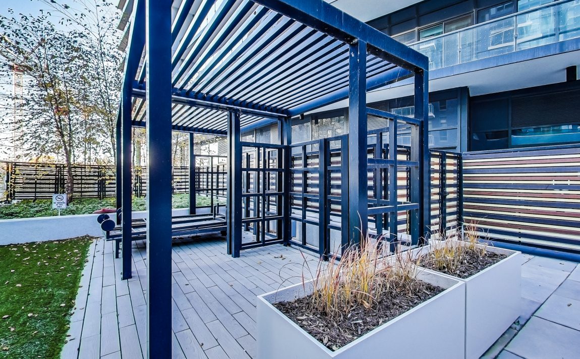cove-at-waterways-39-annie-craig-dr-humber-bay-shores-outdoor-patio