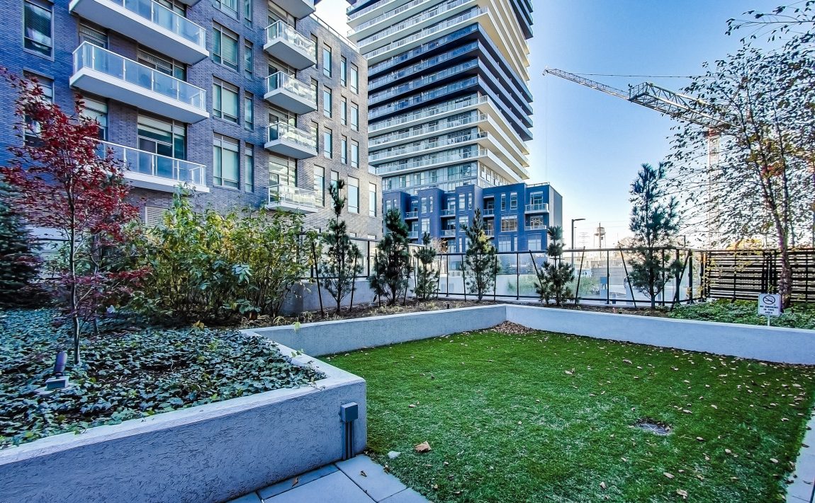 cove-at-waterways-39-annie-craig-dr-humber-bay-shores-rooftop-terrace