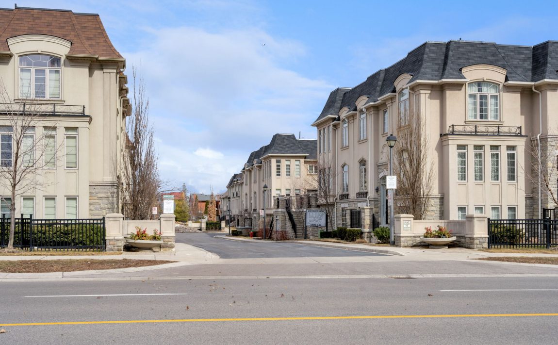 shipp-place-townhomes-4155-shipp-dr-square-one-mississauga