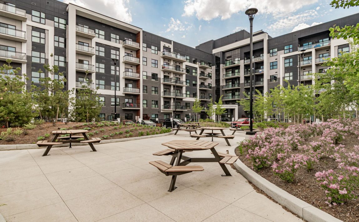 128-grovewood-common-cres-oakville-condos-for-sale-outdoor-courtyard