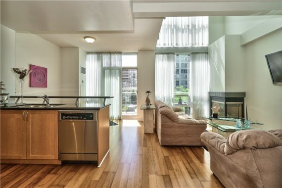 Luxury Mississauga Loft / Represented Seller / 2 Bed + Den