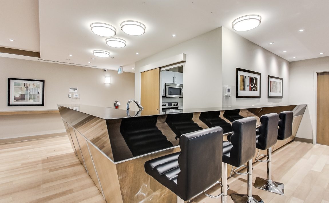 grand-park-condos-3985-grand-park-dr-mississauga-square-one-amenities-party-room