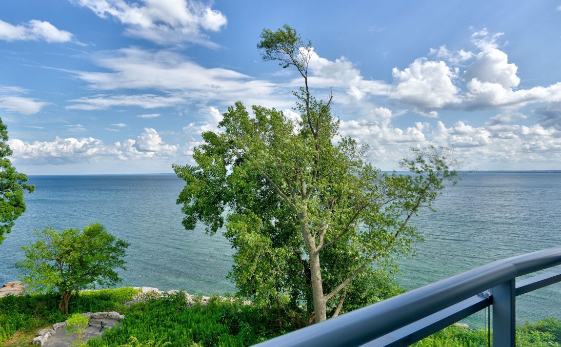 bluwater-condos-3500-lakeshore-rd-w-oakville-waterfront-green-space