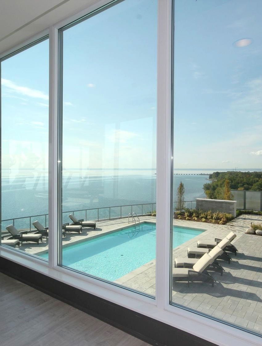 the-shores-condos-11-bronte-rd-oakville-amenities-rooftop-pool