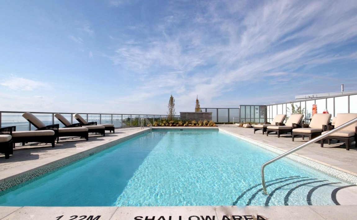 the-shores-condos-11-bronte-rd-oakville-rooftop-pool