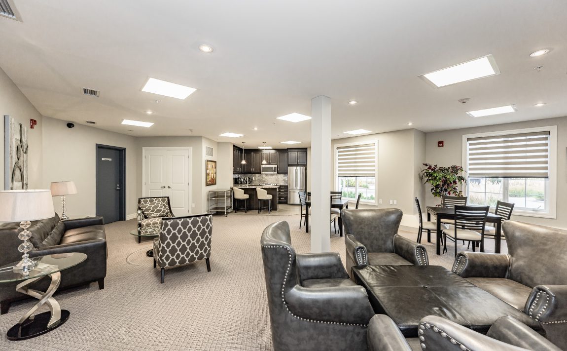 balmoral-condos-2300-upper-middle-rd-w-oakville-party-room