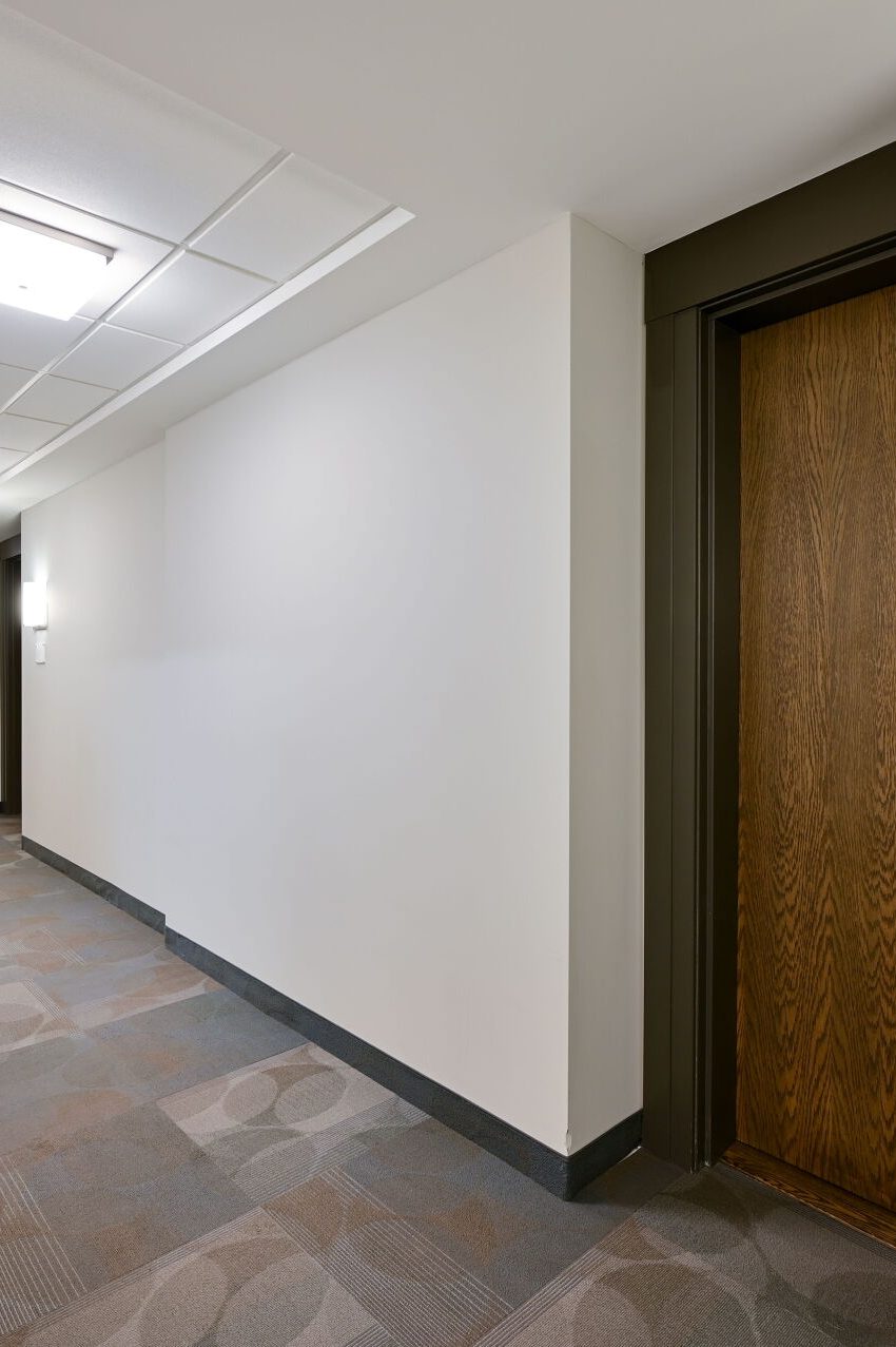 view-at-30-hamilton-st-s-waterdown-condos-for-sale-hallway