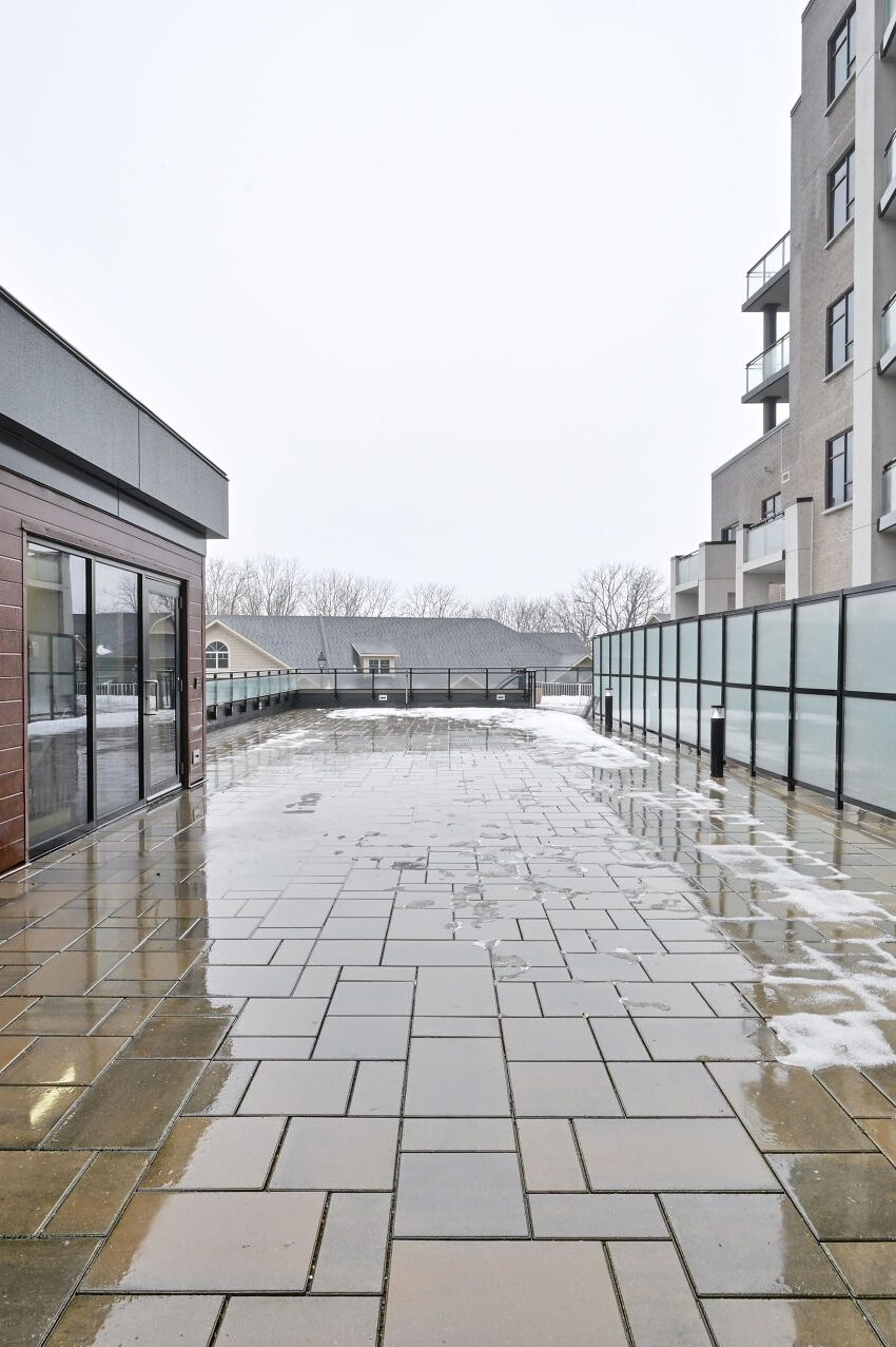 view-at-30-hamilton-st-s-waterdown-condos-for-sale-outdoor-terrace