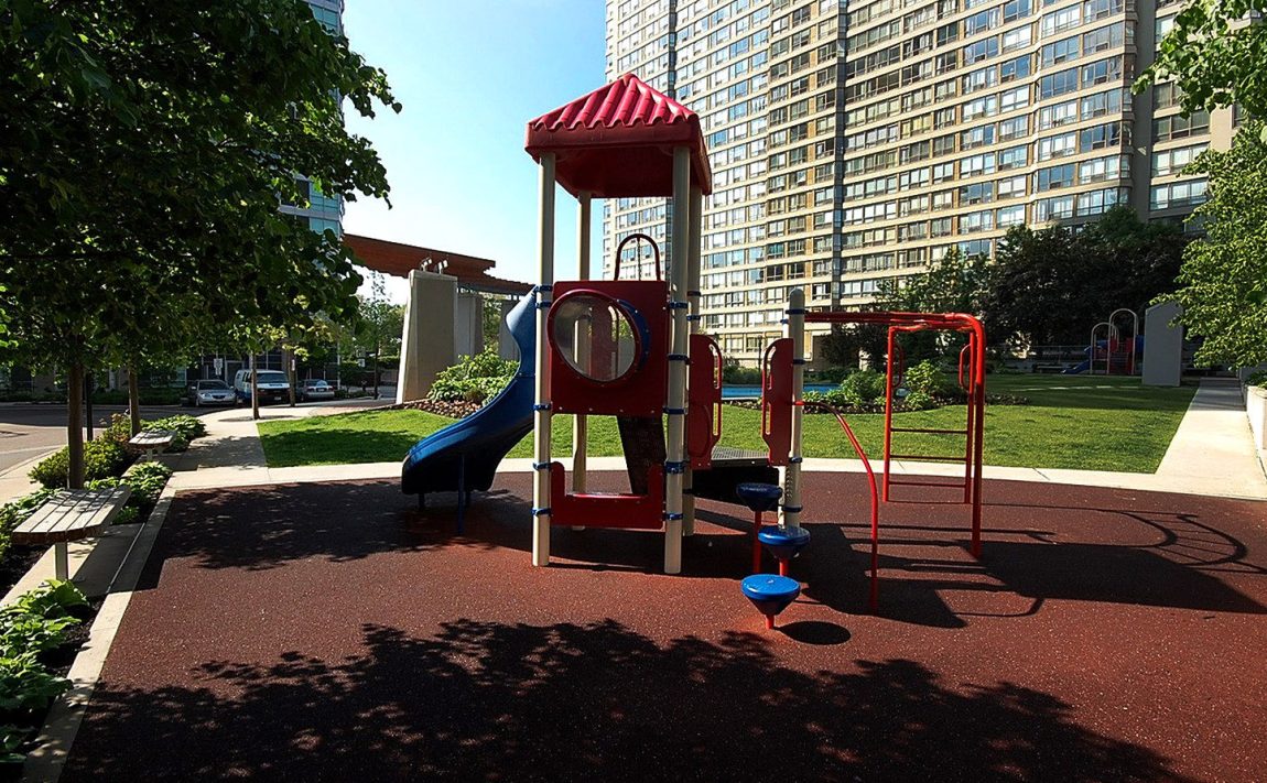 1-elm-dr-w-mississauga-one-city-centre-condos-childrens-playground