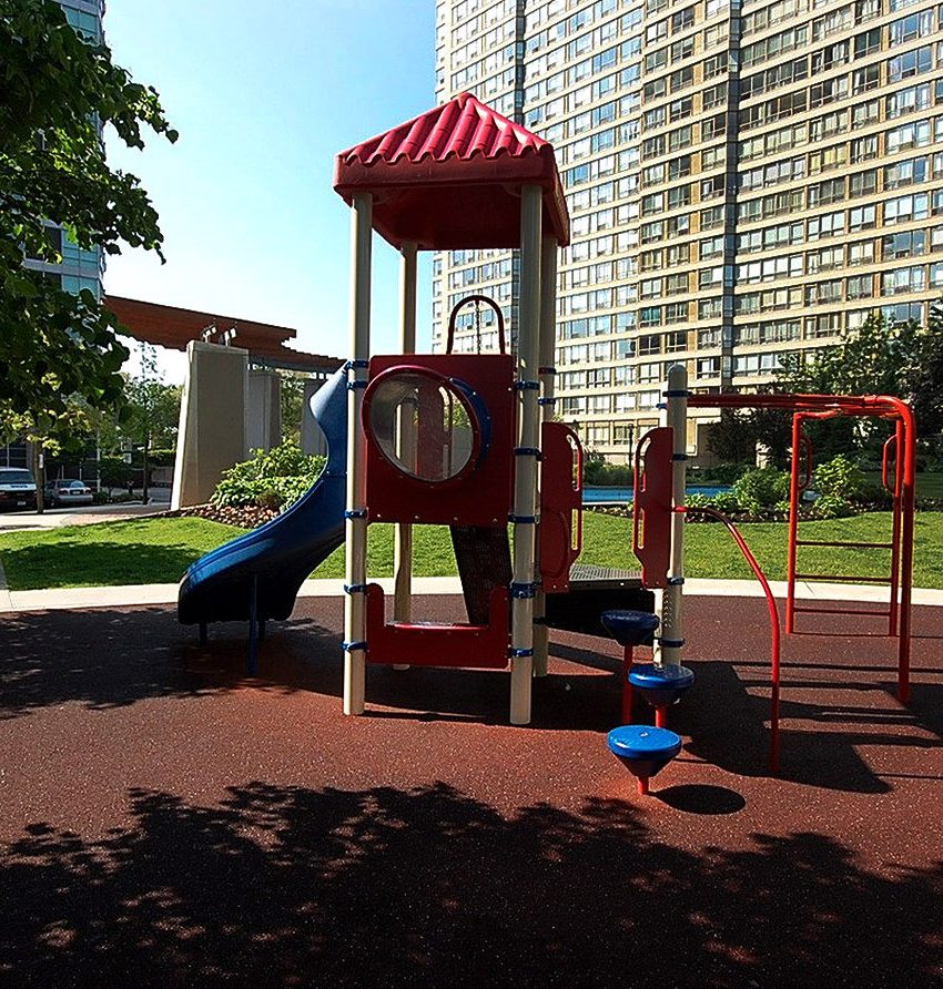 1-elm-dr-w-mississauga-one-city-centre-condos-childrens-playground