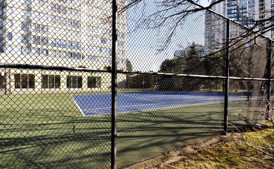 50-Kingsbridge-Garden-Circle-condos-mississauga-tennis-court