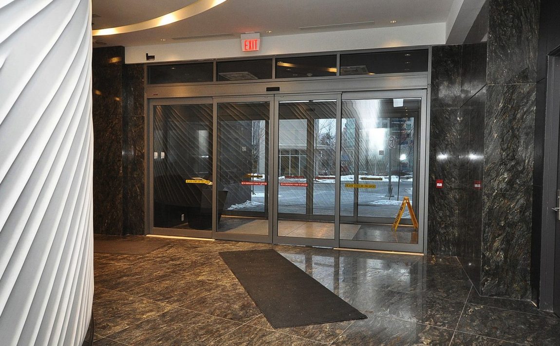 50-absolute-ave-mississauga-condos-front-entrance