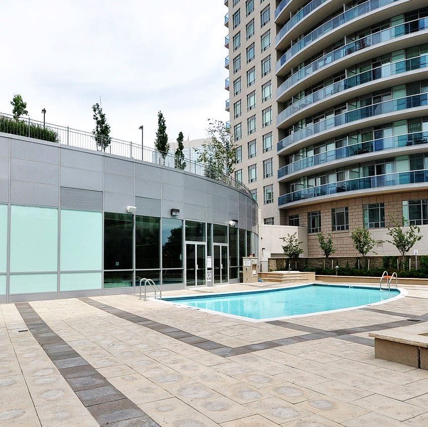 70-absolute-ave-mississauga-condos-for-sale-amenity-outdoor-pool