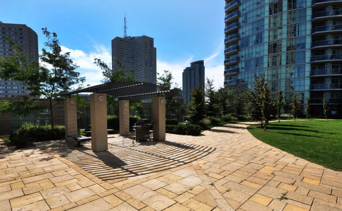 70-absolute-ave-mississauga-condos-for-sale-rooftop-terrace