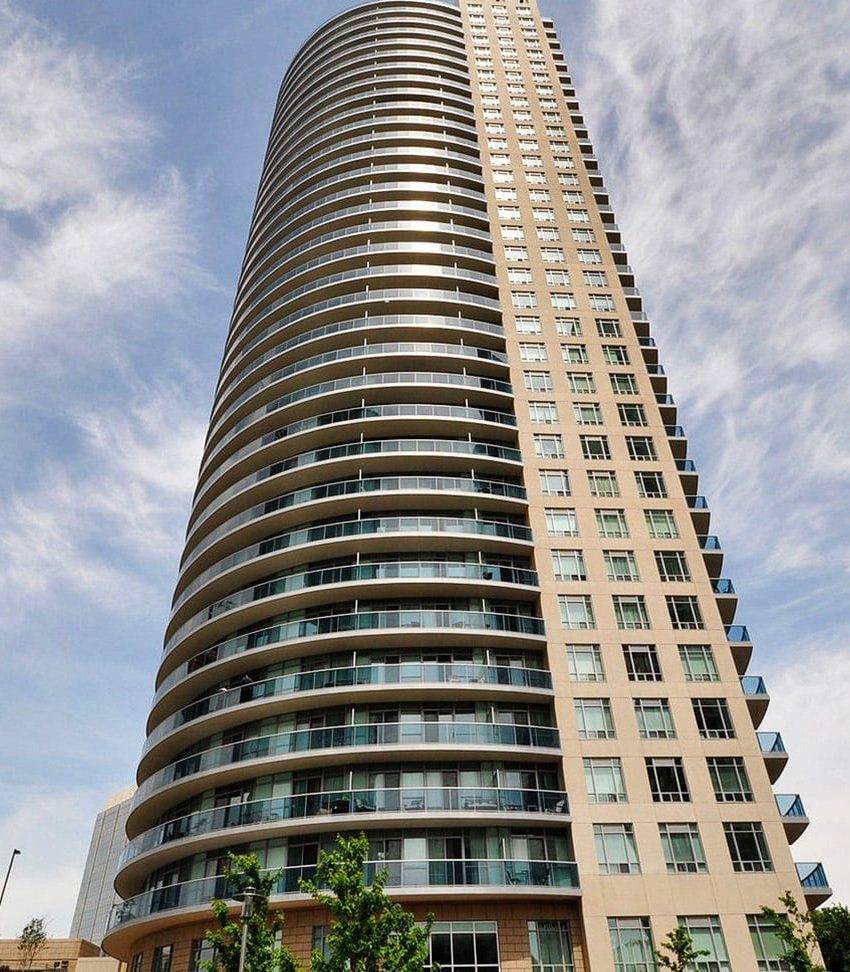 80-absolute-ave-mississauga-condos-for-sale-square-one