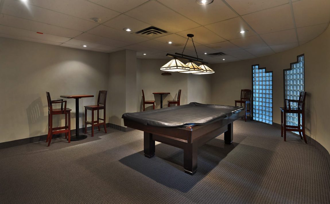 Chelsea-Towers-4185-shipp-dr-4205-shipp-dr-mississauga-amenities-billiards-table