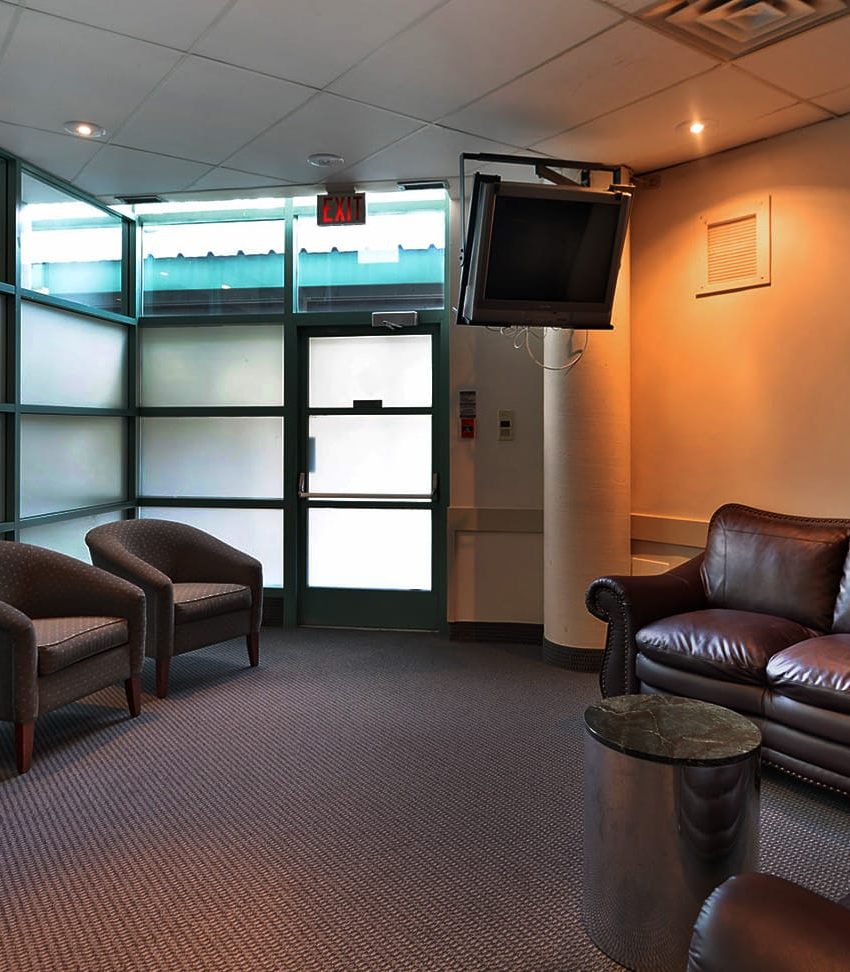 Chelsea-Towers-4185-shipp-dr-4205-shipp-dr-mississauga-amenities-media-room