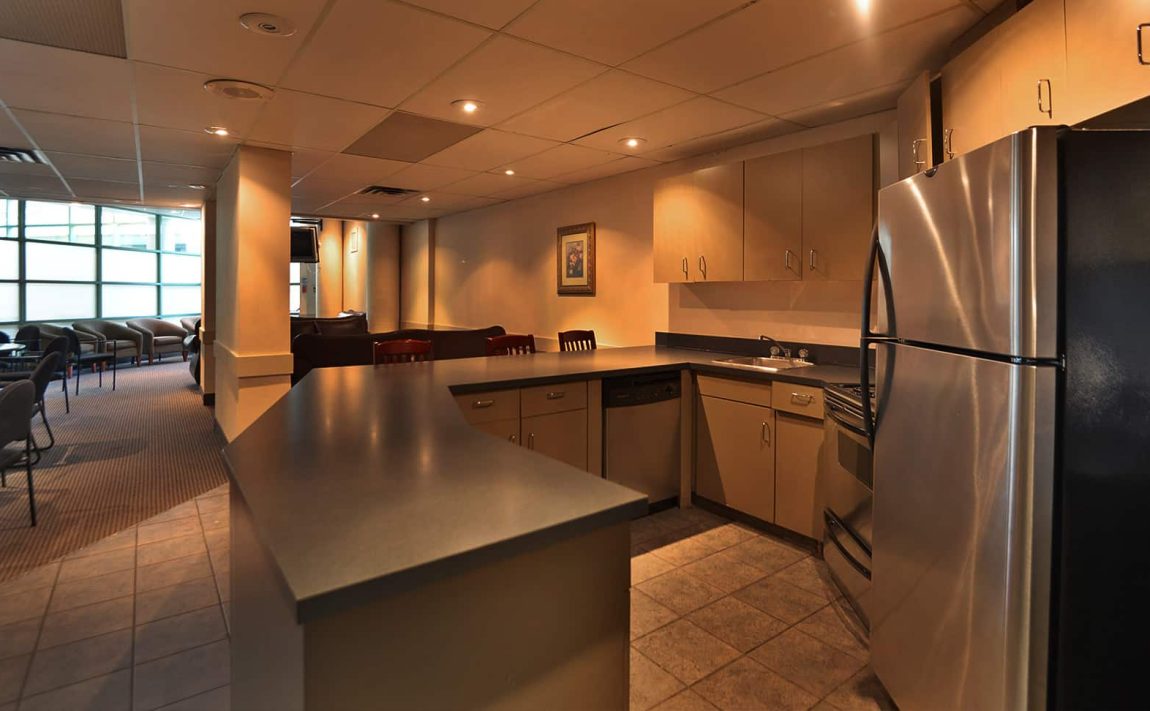 Chelsea-Towers-4185-shipp-dr-4205-shipp-dr-mississauga-amenities-party-room