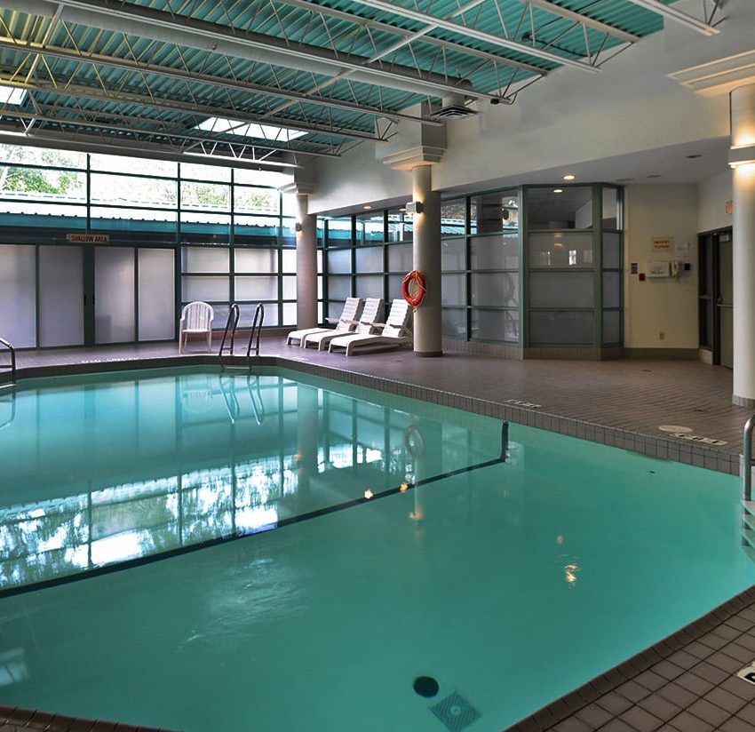 Chelsea-Towers-4185-shipp-dr-4205-shipp-dr-mississauga-indoor-pool