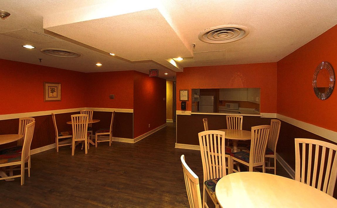 anaheim-towers-25-trailwood-dr-35-trailwood-dr-mississauga-party-room