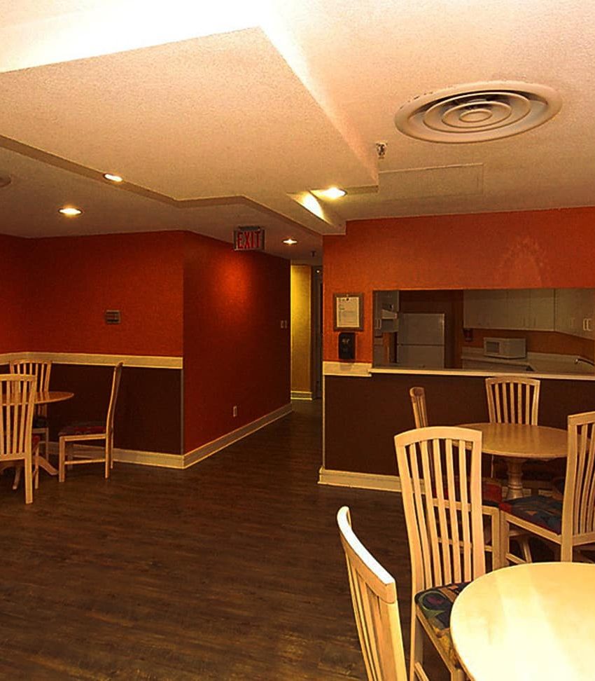 anaheim-towers-25-trailwood-dr-35-trailwood-dr-mississauga-party-room