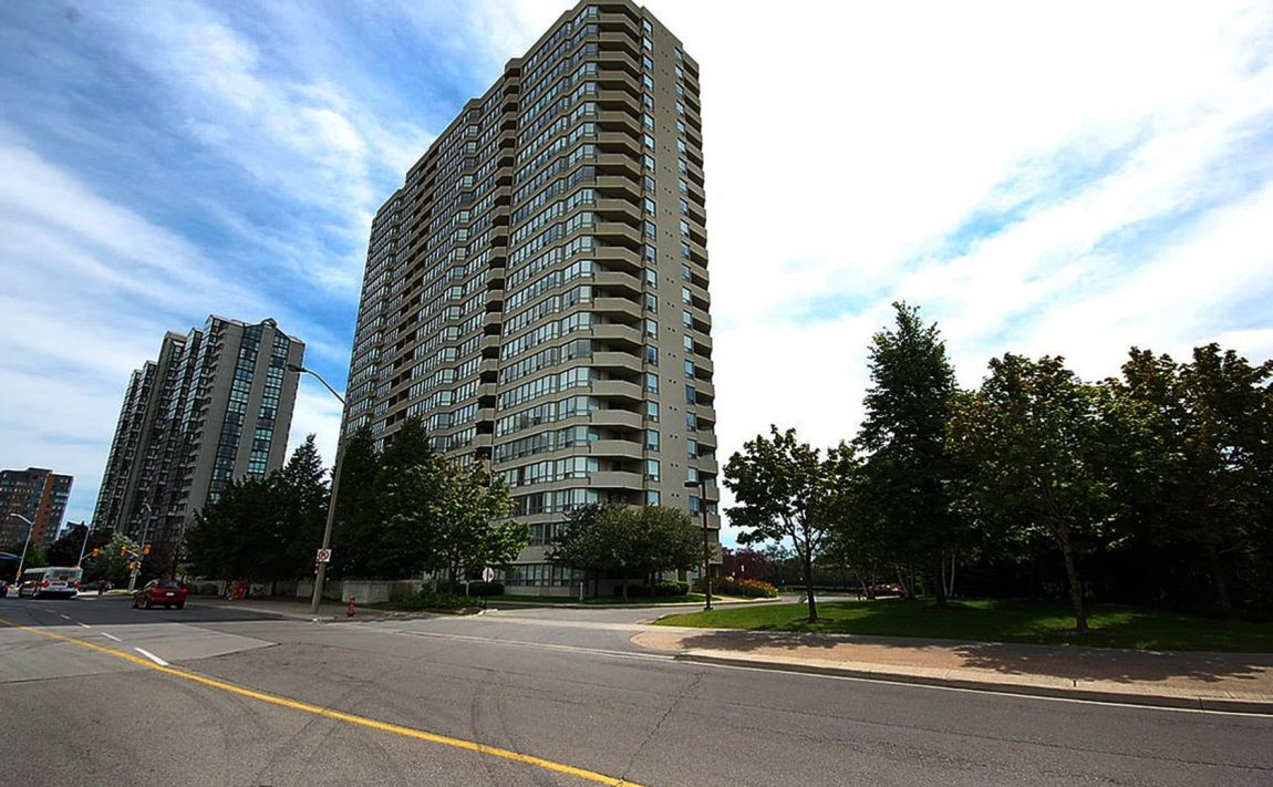 centre-iv-condo-400-webb-dr-mississauga