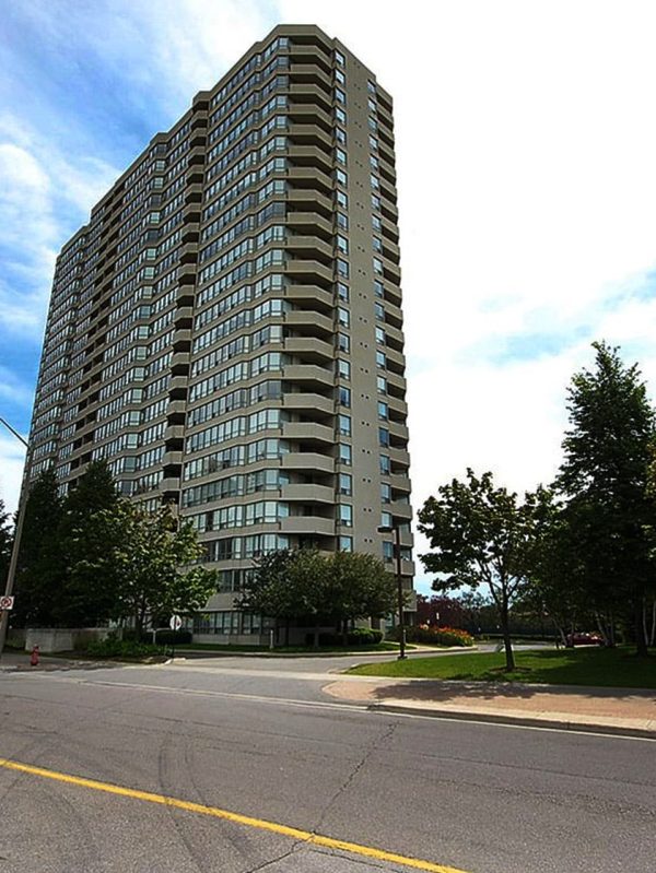 centre-iv-condo-400-webb-dr-mississauga