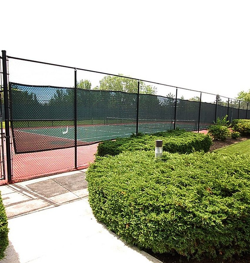 centre-iv-condo-400-webb-dr-mississauga-amenities-tennis-court