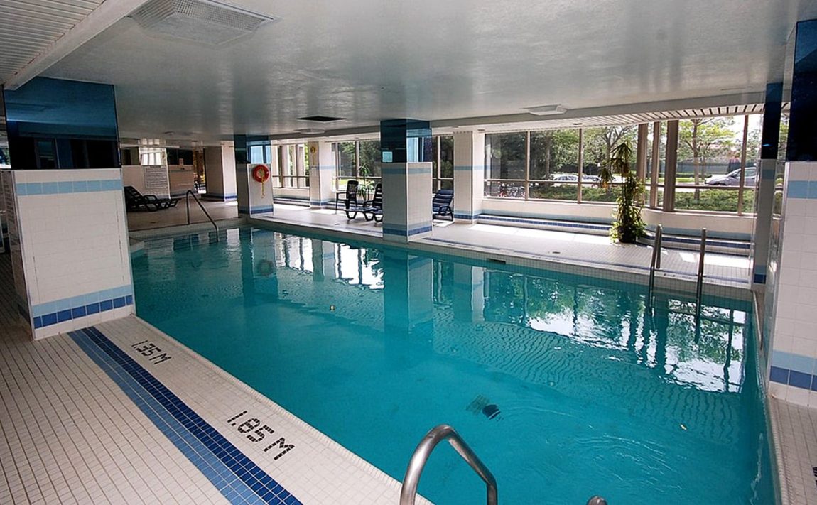 centre-iv-condo-400-webb-dr-mississauga-indoor-pool