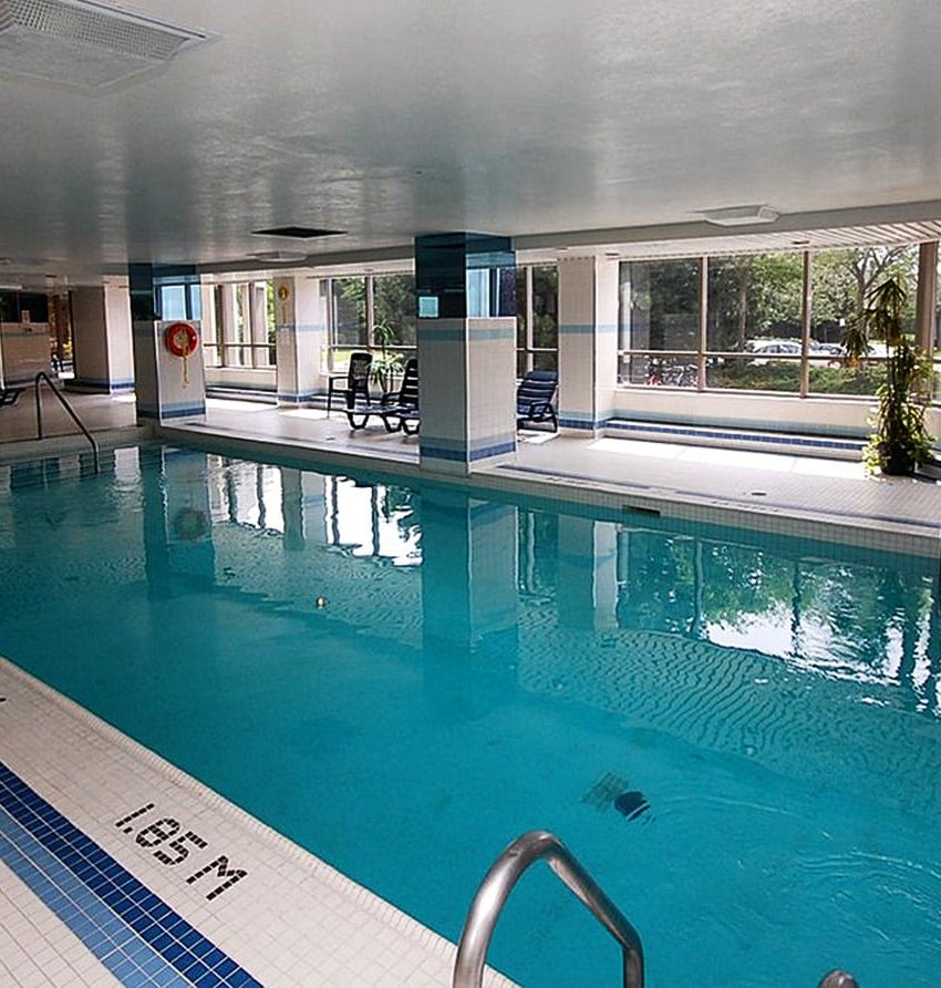 centre-iv-condo-400-webb-dr-mississauga-indoor-pool