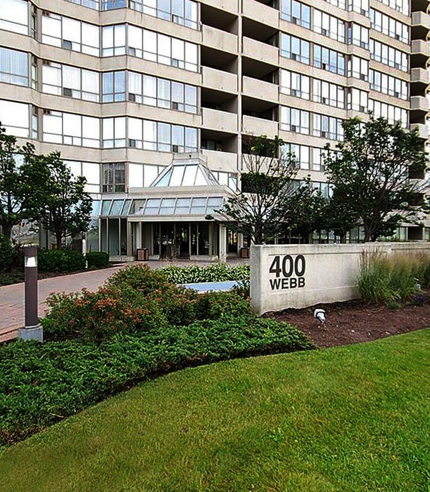 centre-iv-condo-400-webb-dr-mississauga-square-one