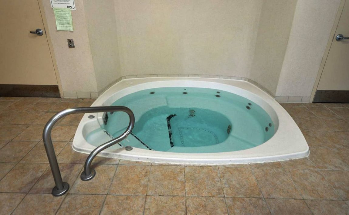 156-enfield-pl-mississauga-condos-tiara-indoor-hot-tub