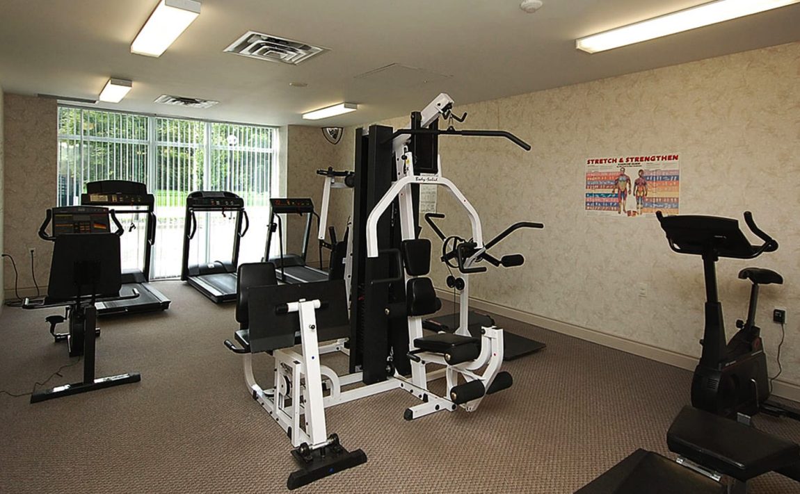 200-burnhamthorpe-rd-e-mississauga-club-one-condos-amenities-gym