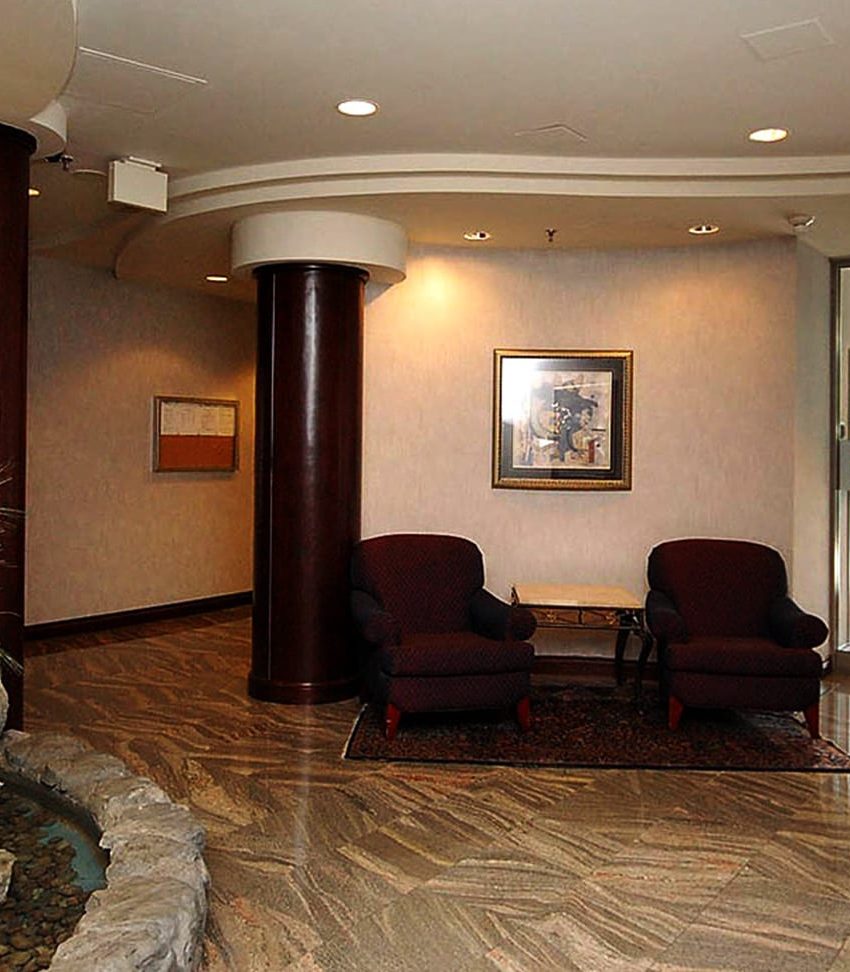 200-burnhamthorpe-rd-e-mississauga-club-one-condos-front-lobby